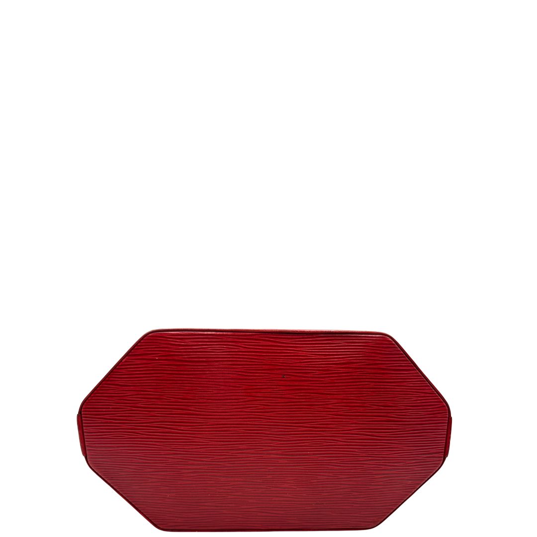 base Borsa realizzata nell'iconica pelle Epi di colore rosso, di lusso, originale, ottime condizioni, usata 