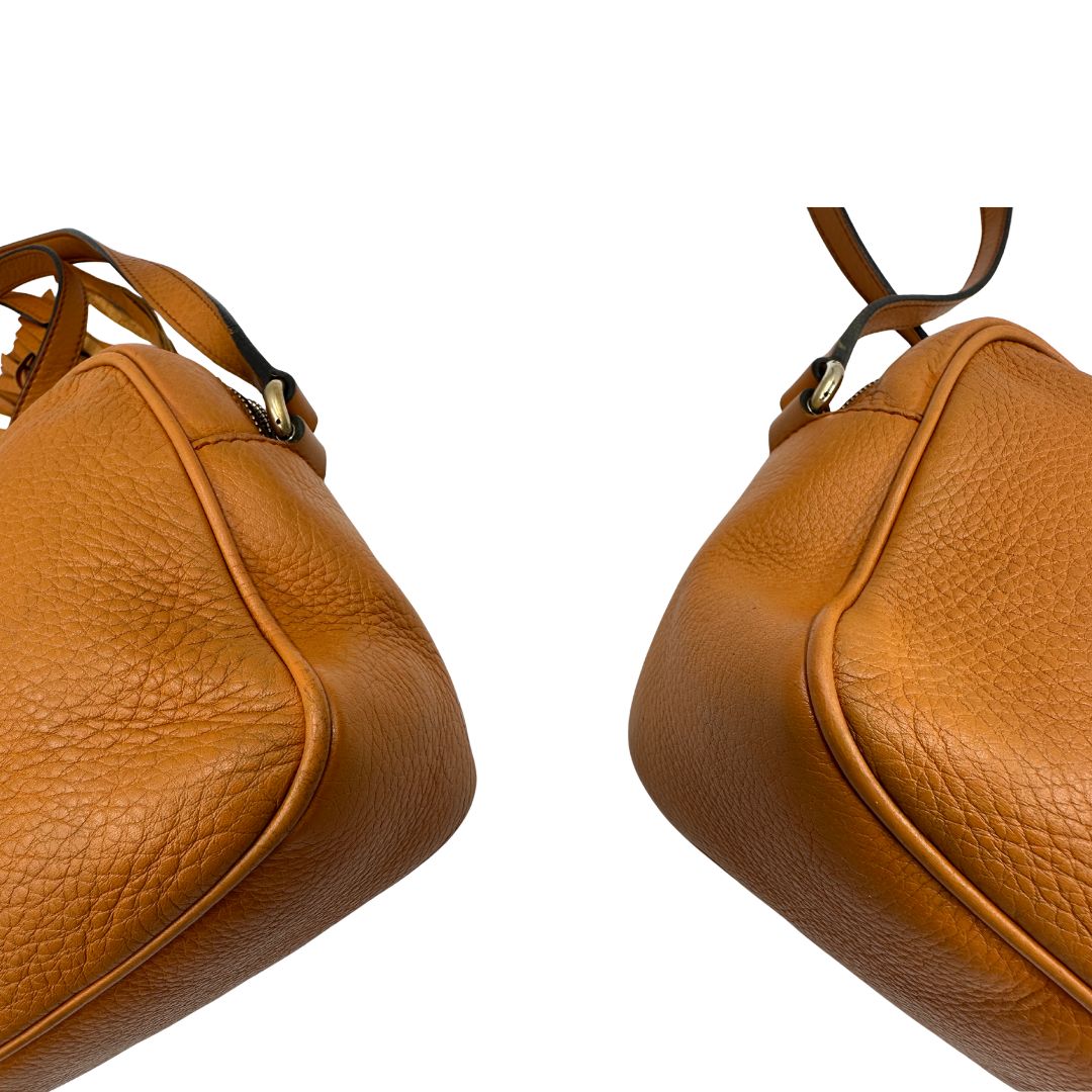 angoli Borsa Gucci Soho in pelle martellata color curcuma, di lusso, originale, usata, buone condizioni 