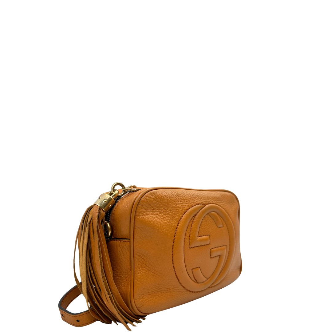 lato Borsa Gucci Soho in pelle martellata color curcuma, di lusso, originale, usata, buone condizioni 