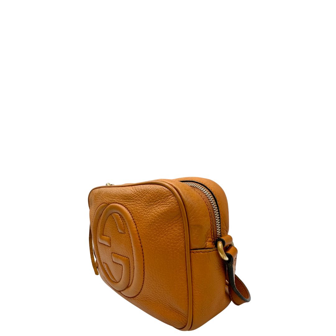 lato Borsa Gucci Soho in pelle martellata color curcuma, di lusso, originale, usata, buone condizioni 
