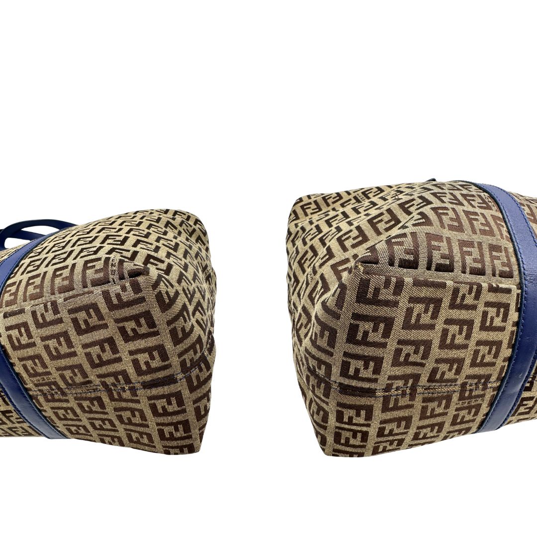 angoli  Borsa Fendi in tessuto trama zucchino con finiture in pelle blu, di lusso, originale, ottime condizioni, usata 