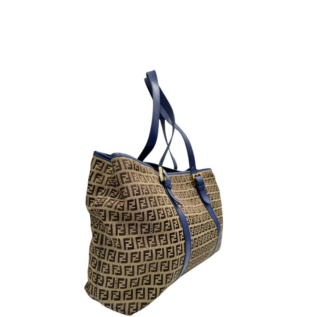 lato   Borsa Fendi in tessuto trama zucchino con finiture in pelle blu, di lusso, originale, ottime condizioni, usata