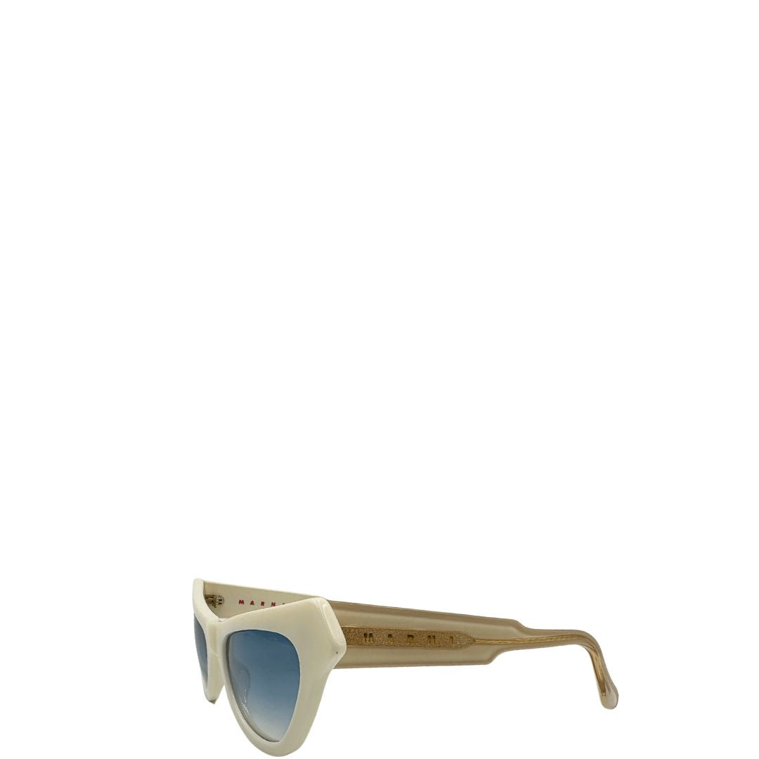 Occhiali da sole Marni in acetato color avorio con lenti sfumate blu e montatutra cat-eye. Originali, usati, di lusso, in ottime condizioni.