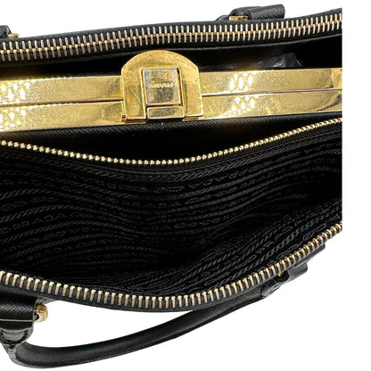 interno  Borsa Prada in pelle saffiano nera, di lusso, originale, ottime condizioni, usata 