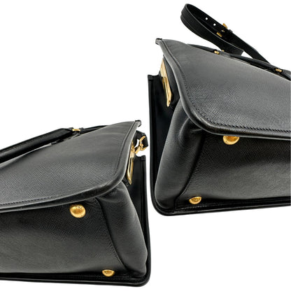 angoli interno  Borsa Prada in pelle saffiano nera, di lusso, originale, ottime condizioni, usata 