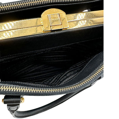 interno  Borsa Prada in pelle saffiano nera, di lusso, originale, ottime condizioni, usata  