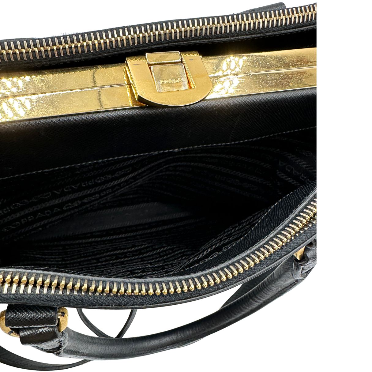 interno  Borsa Prada in pelle saffiano nera, di lusso, originale, ottime condizioni, usata 