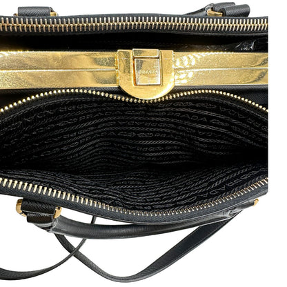 interno  Borsa Prada in pelle saffiano nera, di lusso, originale, ottime condizioni, usata 