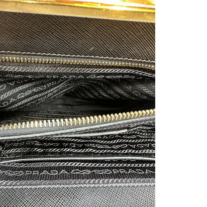 interno  Borsa Prada in pelle saffiano nera, di lusso, originale, ottime condizioni, usata 