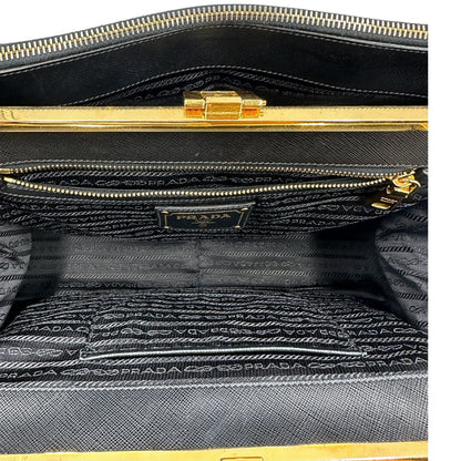 interno  Borsa Prada in pelle saffiano nera, di lusso, originale, ottime condizioni, usata 
