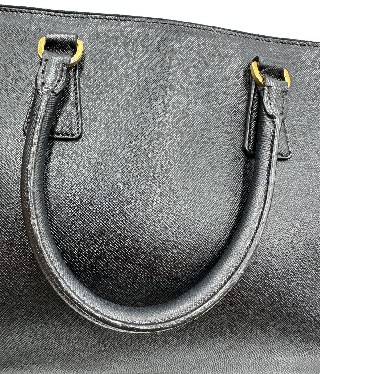 manici Borsa Prada in pelle saffiano nera, di lusso, originale, ottime condizioni, usata 