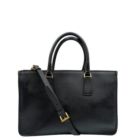 front  Borsa Prada in pelle saffiano nera, di lusso, originale, ottime condizioni, usata 