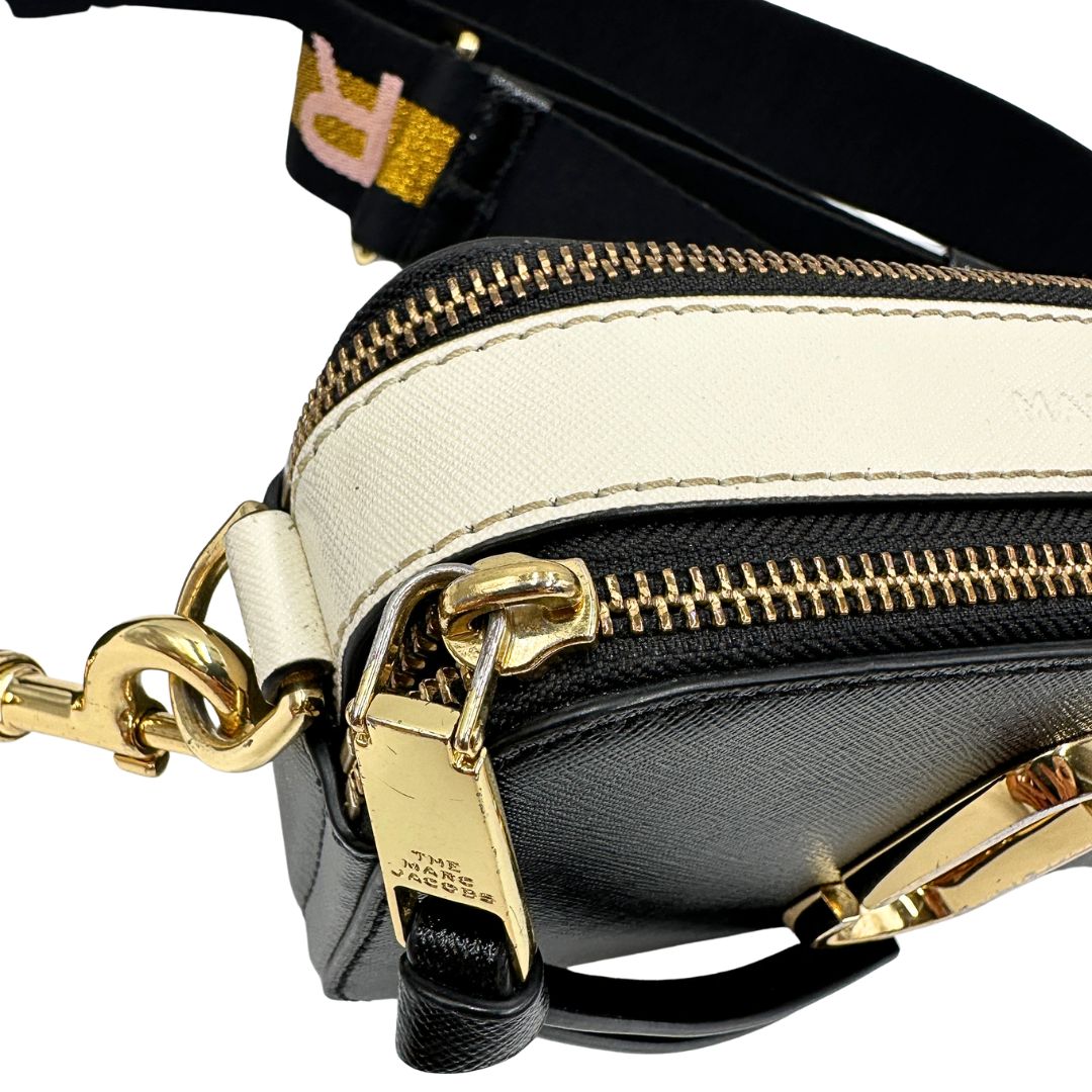  Borsa Marc Jacobs in pelle nera e bianca 