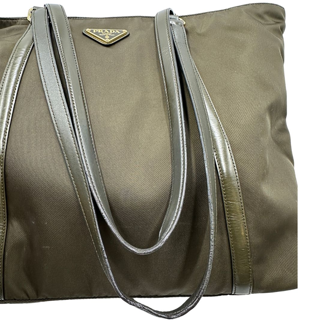 manici Borsa Prada in nylon verde 