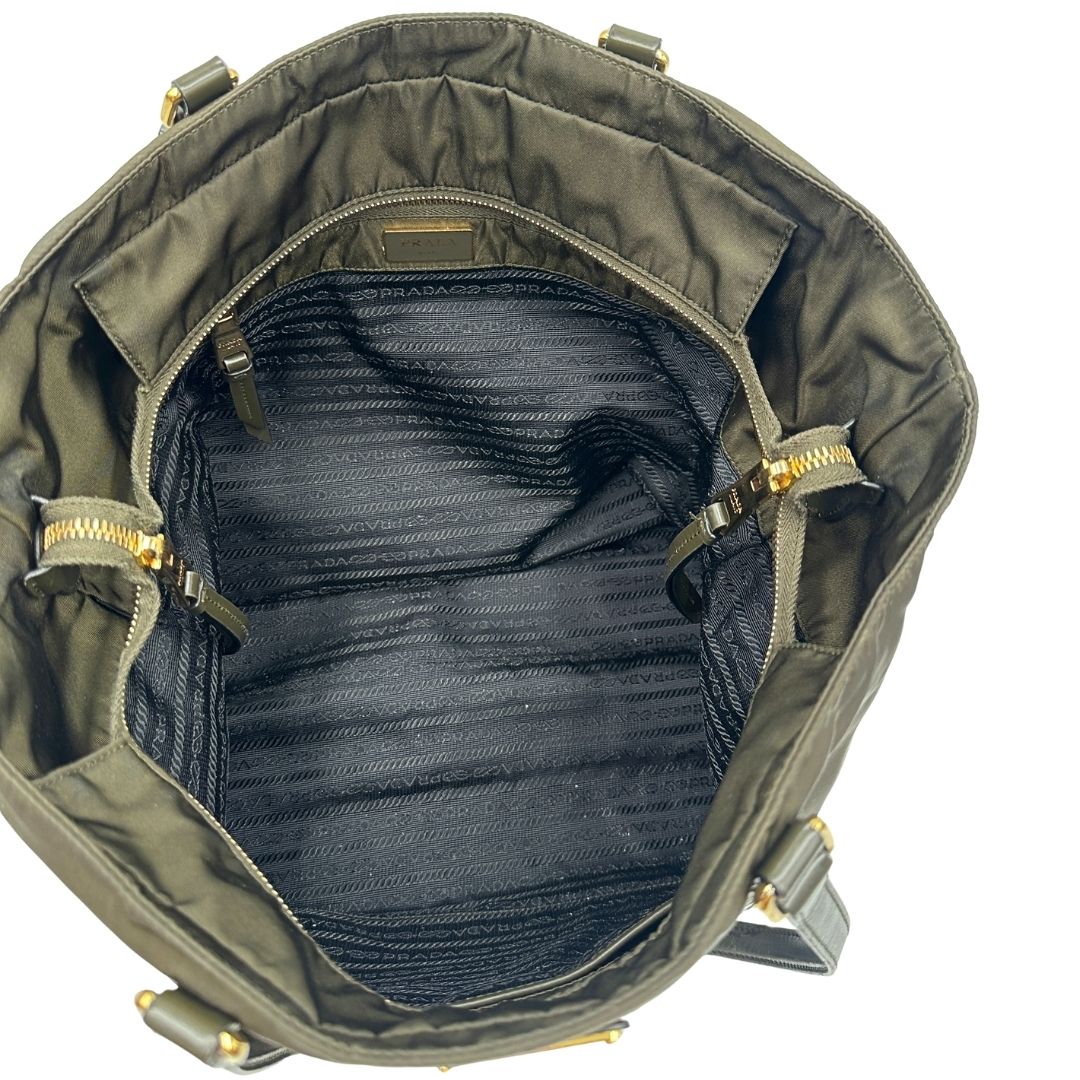 interno Borsa Prada in nylon verde 