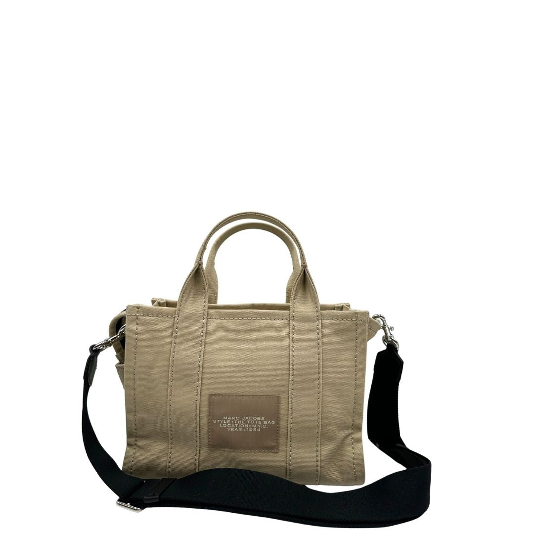 Retro, Borsa Marc Jacobs in tessuto color sabbia nella versione small. Indossabile a tracolla oppure a mano. Originale, usata, di lusso, in ottime condizioni 