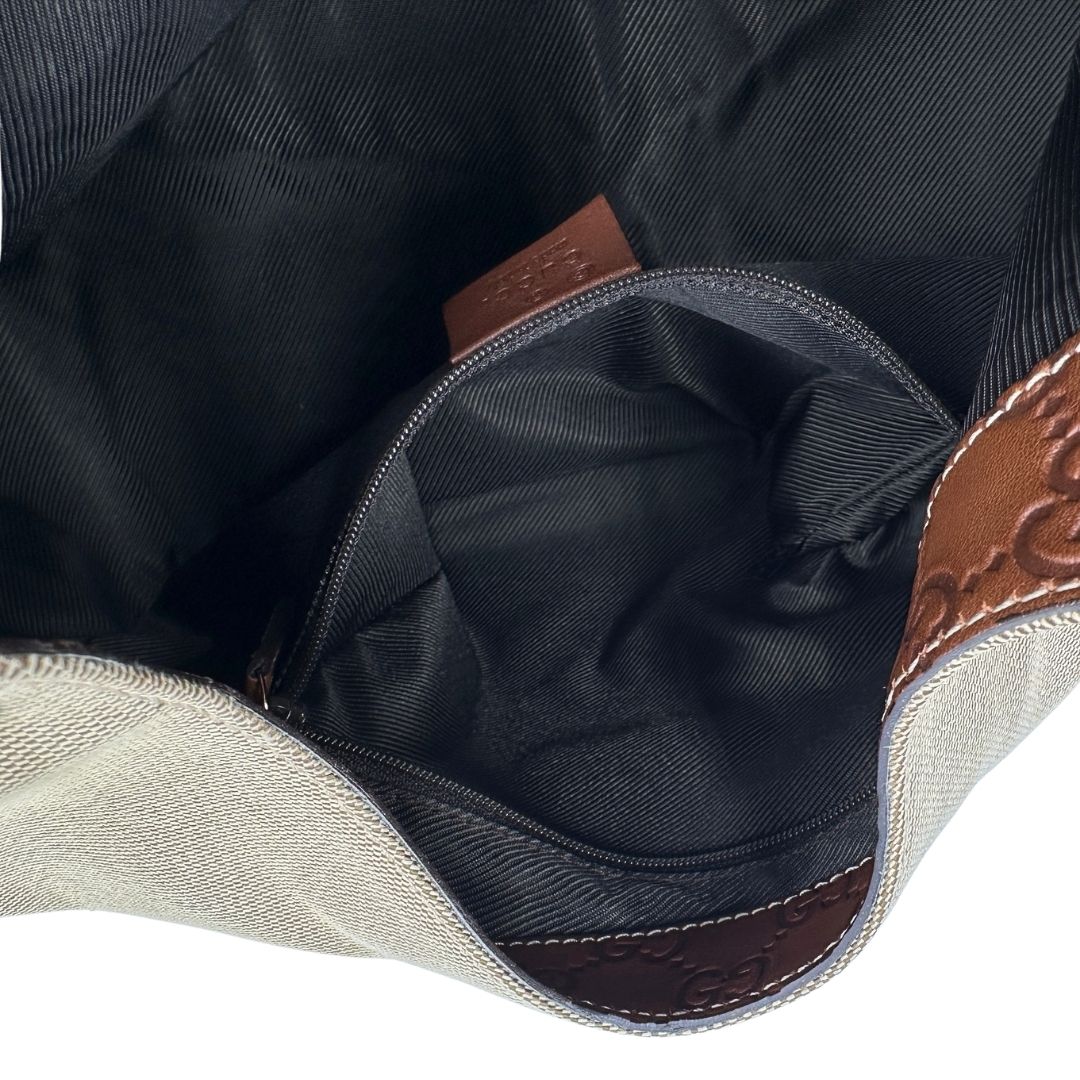 interno Borsa Gucci in tessuto color sabbia con finiture in pelle GG marrone 