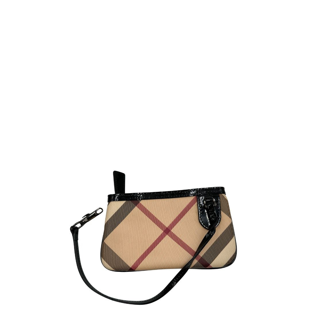 Pochette, Borsa Burberry in canvas trama tartan e finiture in pelle vernis nera, puoi portarla a spalla. Originale, usata, di lussso, in ottime condizioni.