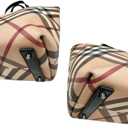 Angoli, Borsa Burberry in canvas trama tartan e finiture in pelle vernis nera, puoi portarla a spalla. Originale, usata, di lussso, in ottime condizioni.