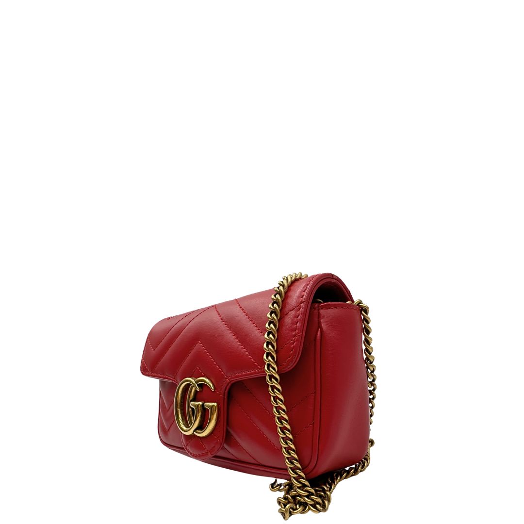 lato Borsa Gucci Marmont nella versione mini in pelle rossa 