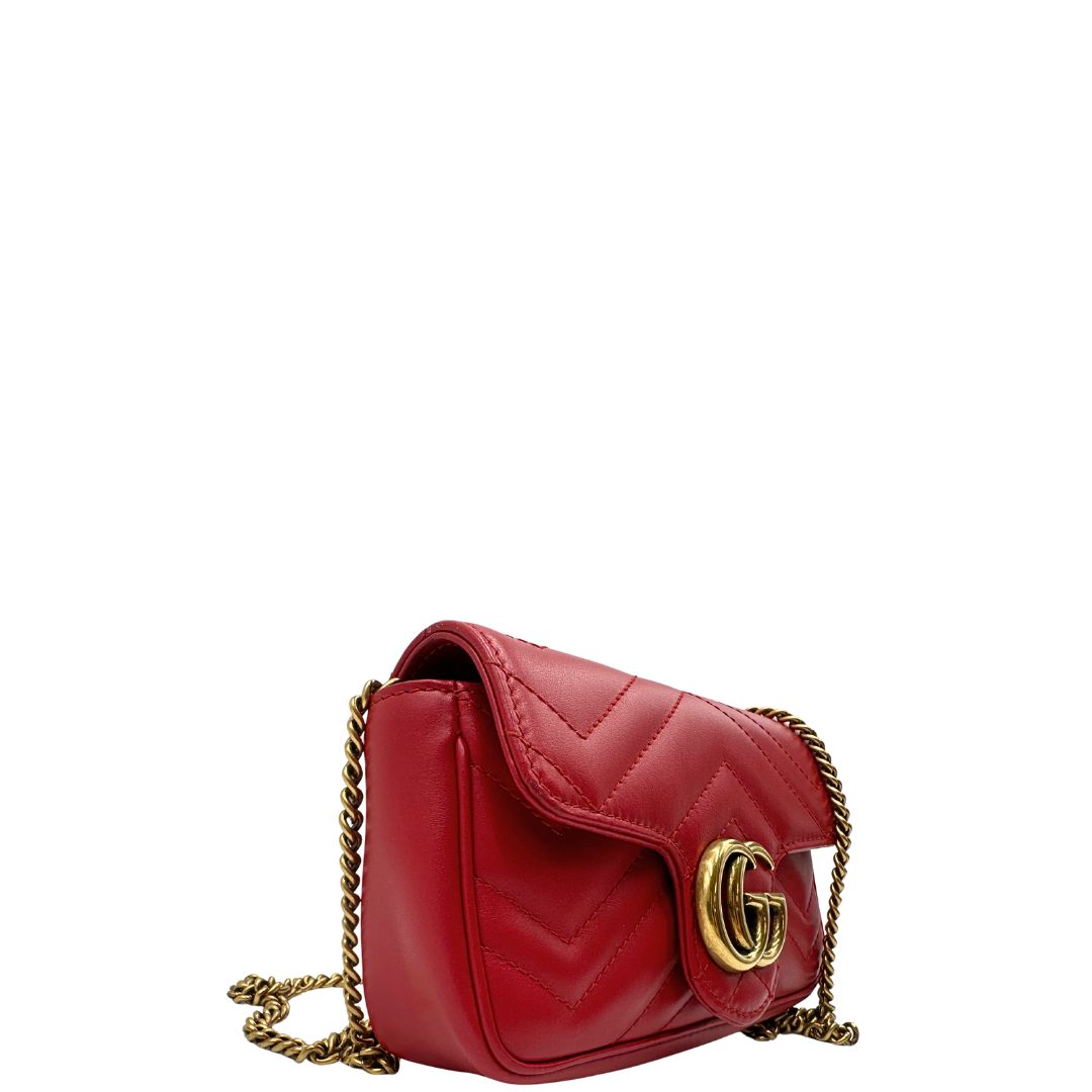 lato Borsa Gucci Marmont nella versione mini in pelle rossa  