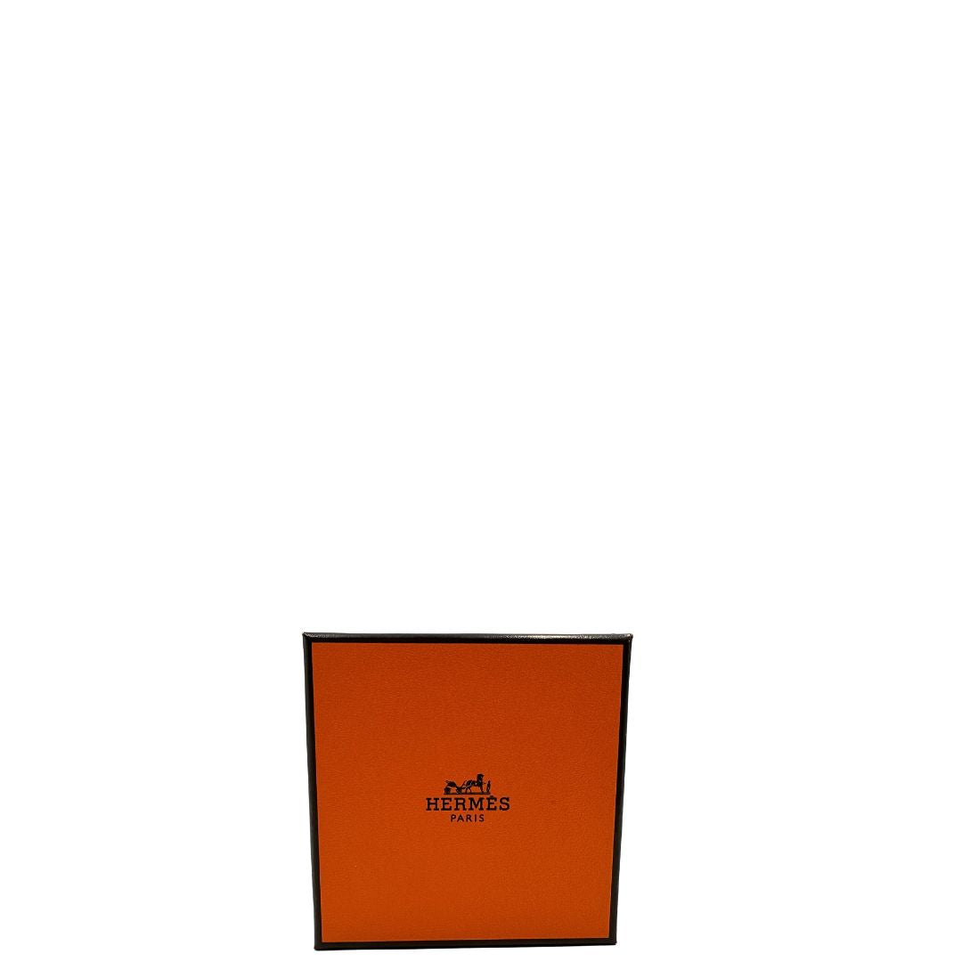 Elegante Hermès Année de la Fantaisie "Vive l'Idée!", bracciale in pelle marrone con finiture dorate e un caratteristico lucchetto a forma di cuore.