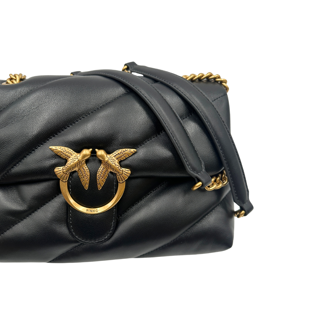 Borsa Pinko nella versione media in morbida nappa nera 