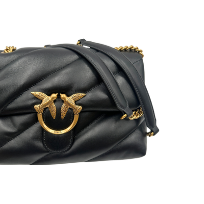 Borsa Pinko nella versione media in morbida nappa nera 