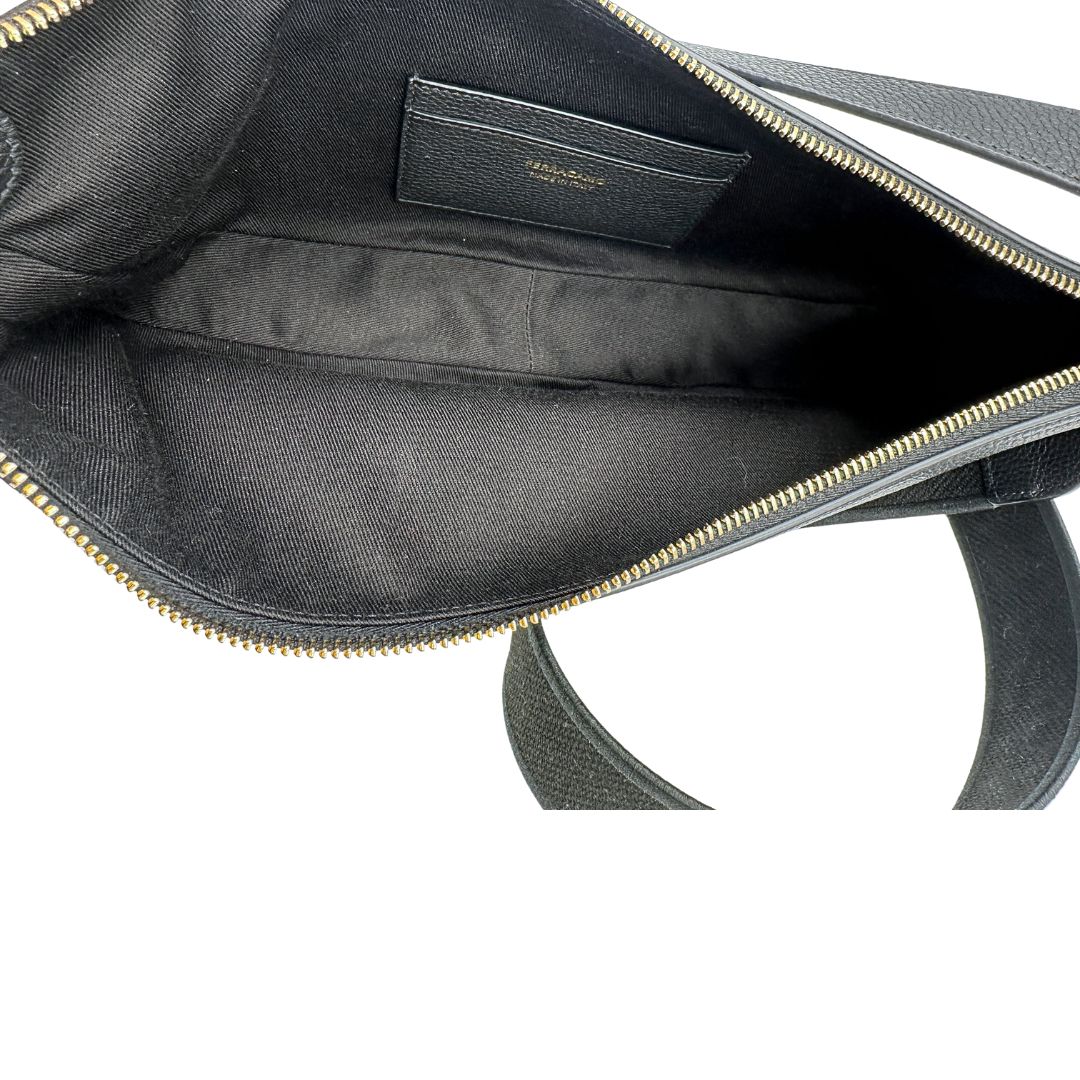interno Borsa Salvatore Ferragamo in pelle nera con hardware dorato