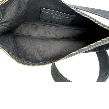interno Borsa Salvatore Ferragamo in pelle nera con hardware dorato