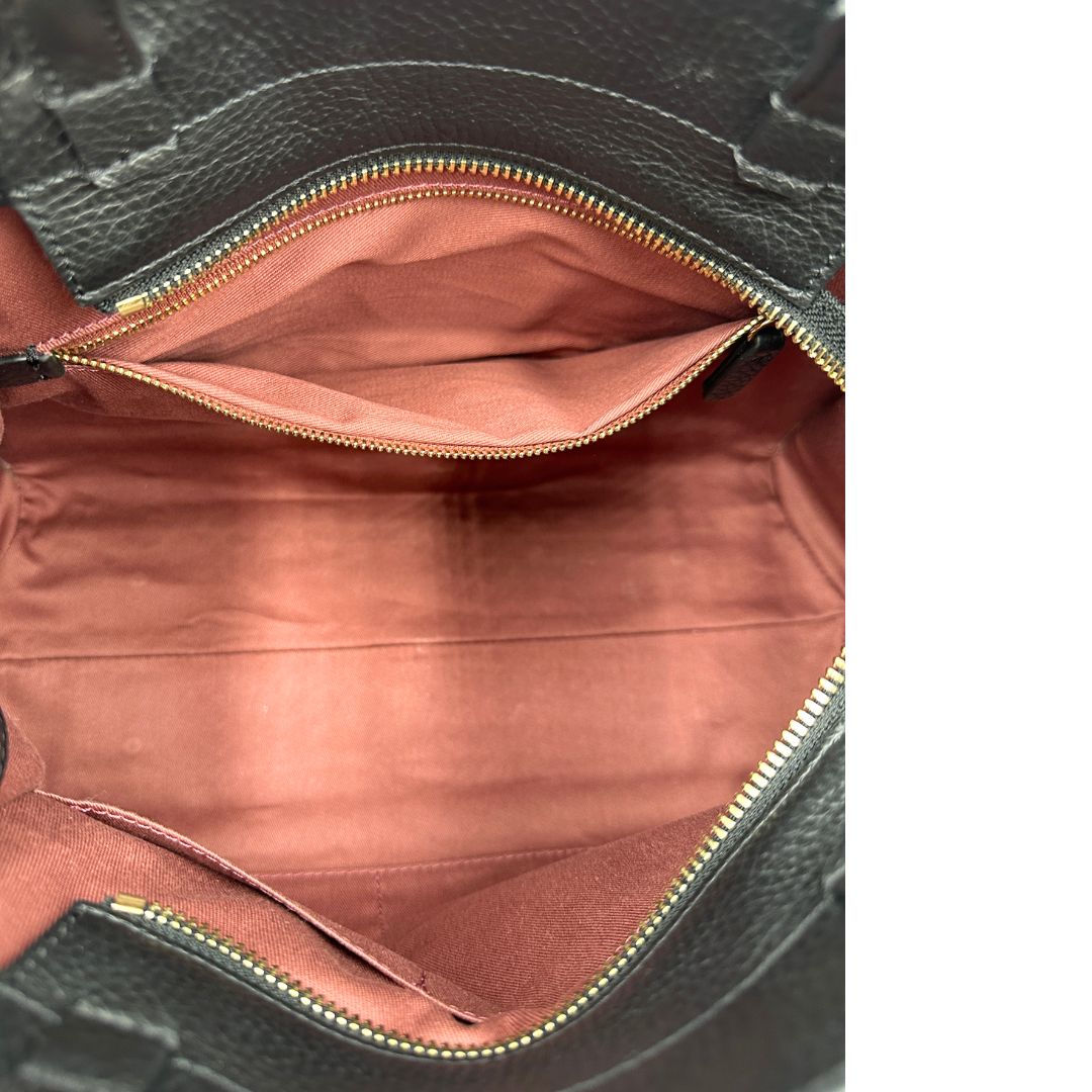 interno  Borsa Coccinelle in pelle martellata nera, di lusso, originale