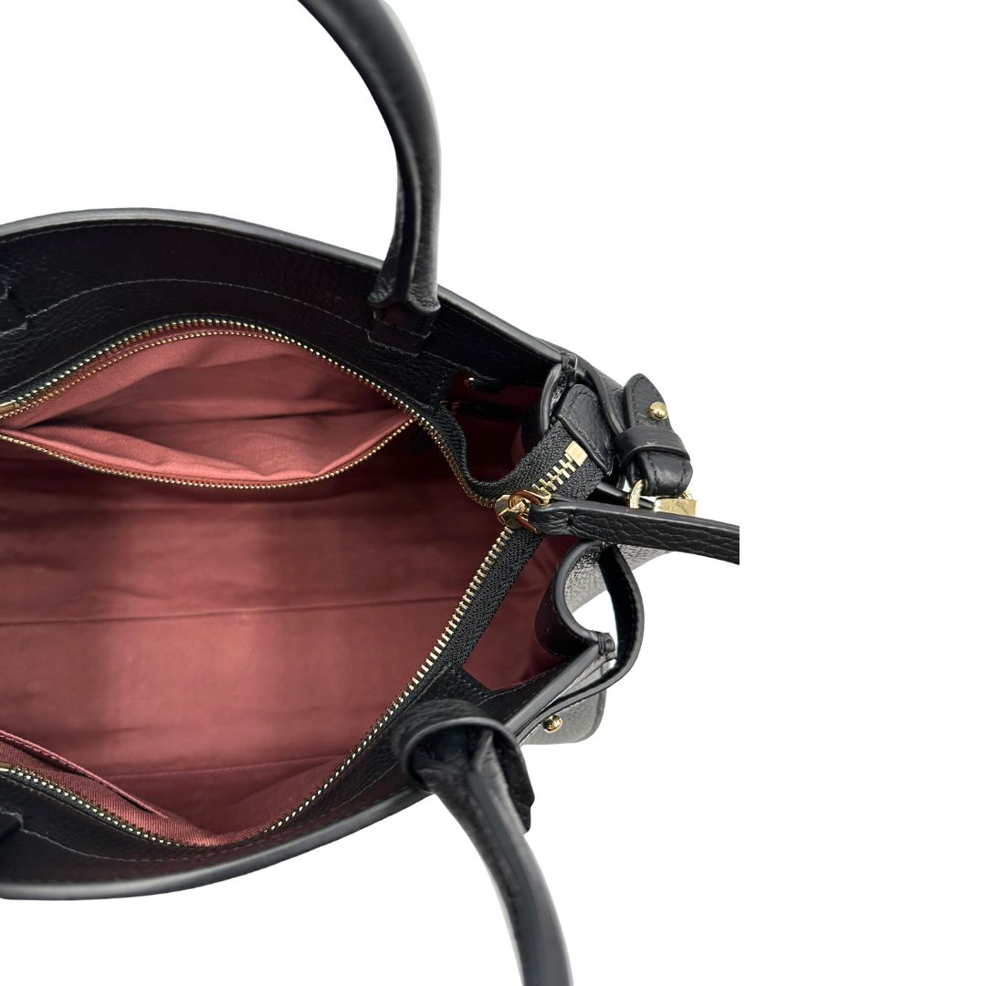 interno  Borsa Coccinelle in pelle martellata nera, di lusso, originale