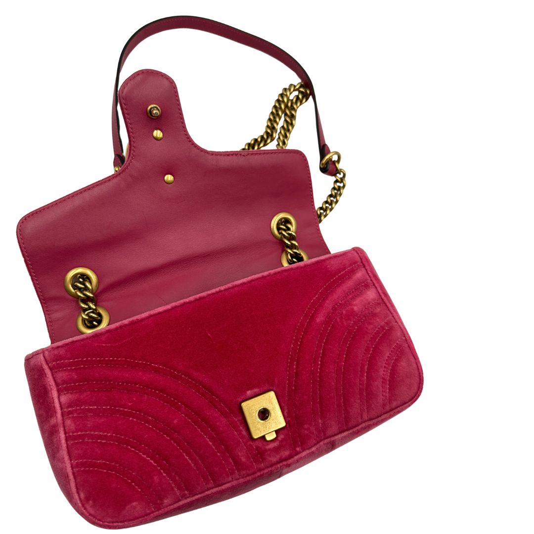 Borsa Gucci Marmont velvet media in velluto rosa