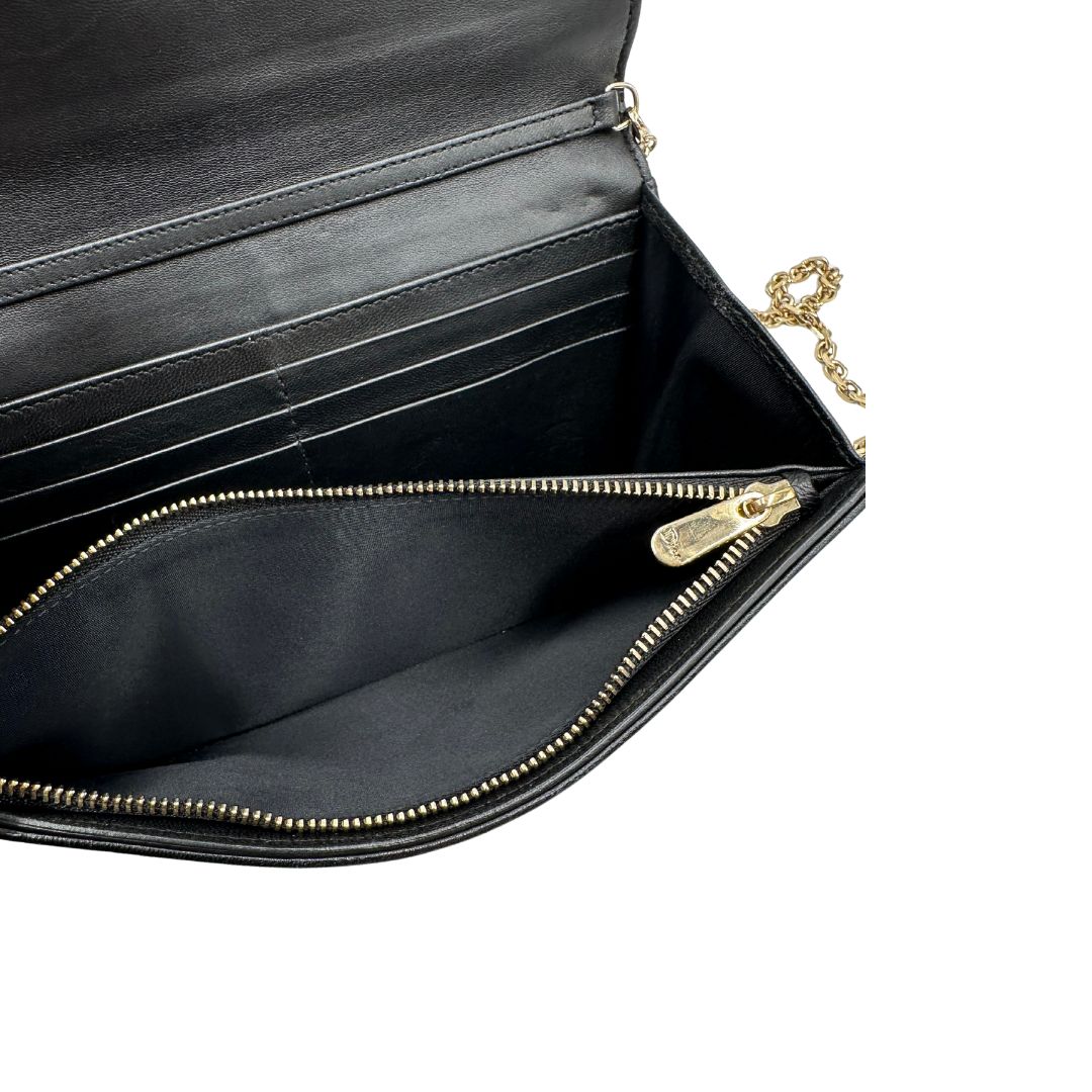Interno Wallet on Chain Dior in pelle cannage nera con Patch multicolore, parti metalliche dorate; da portare a mano oppure a tracolla. originale, usata, di lusso, in ottime condizioni