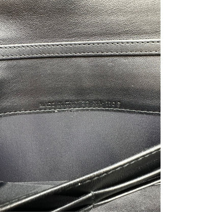 Wallet on Chain Dior in pelle cannage nera con Patch multicolore, parti metalliche dorate; da portare a mano oppure a tracolla. originale, usata, di lusso, in ottime condizioni