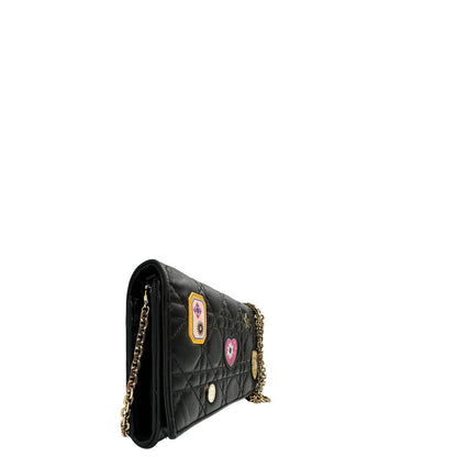 Laterali Wallet on Chain Dior in pelle cannage nera con Patch multicolore, parti metalliche dorate; da portare a mano oppure a tracolla. originale, usata, di lusso, in ottime condizioni