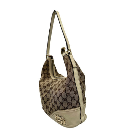 lato Borsa Gucci in tessuto GG monogram beige con parti metalliche dorate e finiture in pelle; munita di un manico singolo, da portare a spalla 