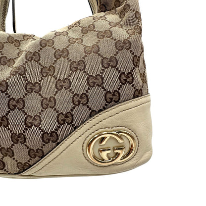 angolo Borsa Gucci in tessuto GG monogram beige con parti metalliche dorate e finiture in pelle; munita di un manico singolo, da portare a spalla 