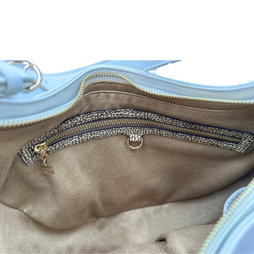Tasca Borsa Borbonese in pelle bianca con parti metalliche dorate; munita di un manico singolo&nbsp;regolabile, indossabile a spalla