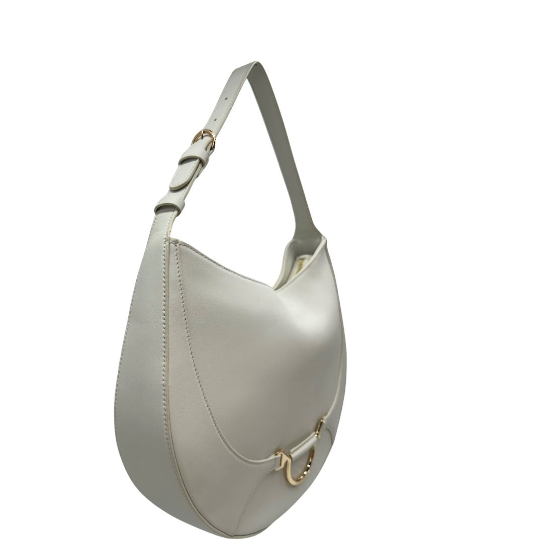 Laterali Borsa Borbonese in pelle bianca con parti metalliche dorate; munita di un manico singolo&nbsp;regolabile, indossabile a spalla