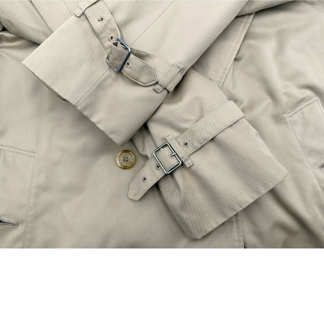 Trench Burberry beige in 51% cotone e 49% poliestere, di lusso, originale, ottime condizioni.
