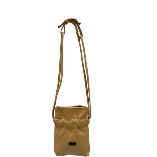 front Mini Bucket Gucci in pelle beige con parti metalliche argentate; munito di una tracolla. Completa di dustbag, di lusso, originale, ottime condizioni, usata. 