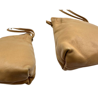 angoli Mini Bucket Gucci in pelle beige con parti metalliche argentate; munito di una tracolla. Completa di dustbag, di lusso, originale, ottime condizioni, usata.