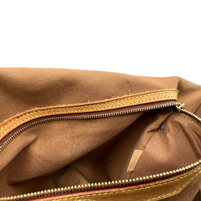 Codice di una Cartella Louis Vuitton in canvas marrone monogram con finiture in vacchetta naturale e parti metalliche dorate. Munita di una tracolla in tessuto regolabile. Originale, usata, di lusso, in ottime condizioni