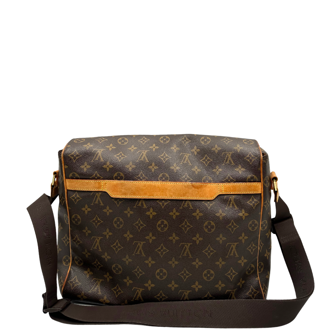Retro di una di una Cartella Louis Vuitton in canvas marrone monogram con finiture in vacchetta naturale e parti metalliche dorate. Munita di una tracolla in tessuto regolabile. Originale, usata, di lusso, in ottime condizioni