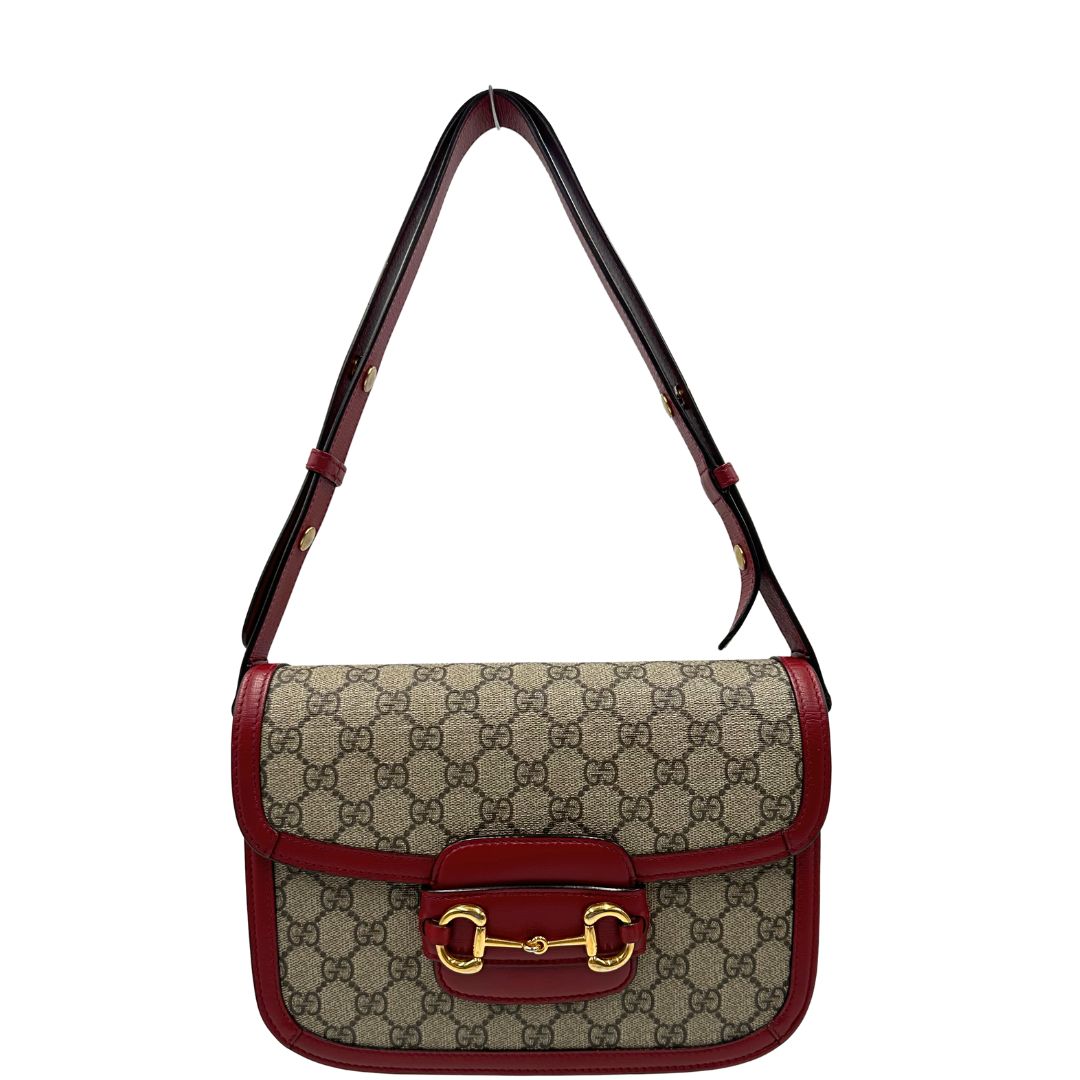 front  Borsa Gucci in canvas GG e finiture in pelle color amarena con dettaglio Horsebit sulla chiusura, di lusso, originale, ottime condizioni, usata 
