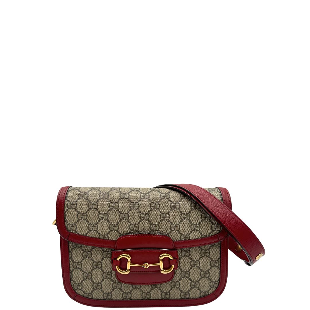 front Borsa Gucci in canvas GG e finiture in pelle color amarena con dettaglio Horsebit sulla chiusura, di lusso, originale, ottime condizioni, usa