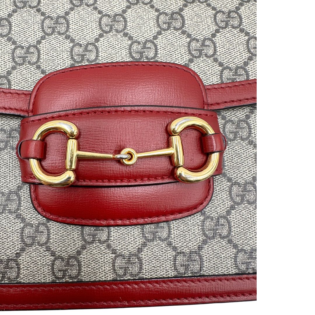  Borsa Gucci in canvas GG e finiture in pelle color amarena con dettaglio Horsebit sulla chiusura, di lusso, originale, ottime condizioni, usata
