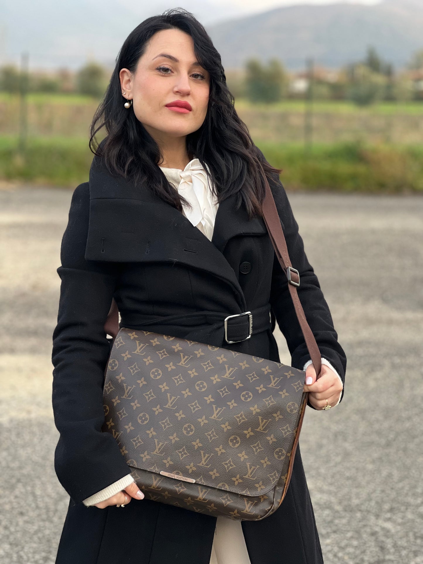 Abbesses Messenger Louis Vuitton