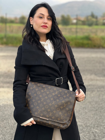 Abbesses Messenger Louis Vuitton